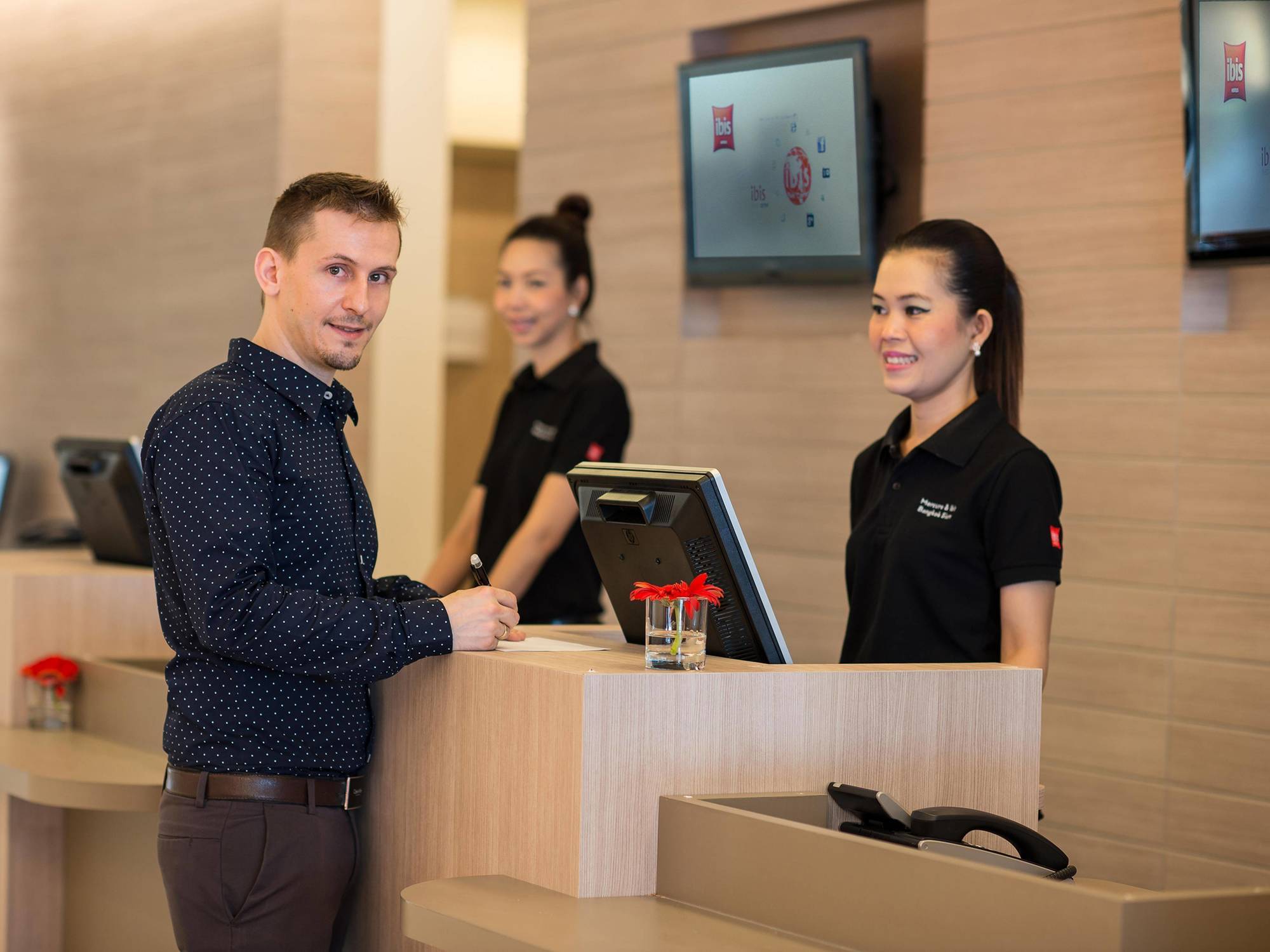 ibis Bangkok Siam - SHA Extra Plus Hotel Bagian luar foto